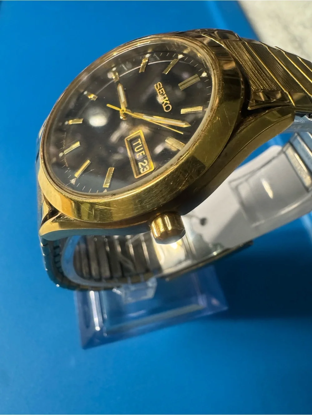 Seiko Gold Tone Men's Wristwatch with Black Dial